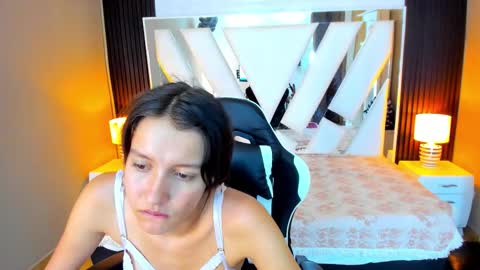  Linda  online show from October 22, 2025, 6:40 pm