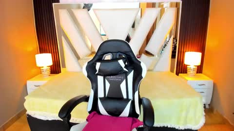  Linda  online show from December 3, 2025, 6:28 pm