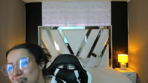  Linda  online show from December 14, 2025, 1:05 pm