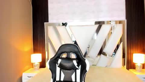 Snapshot of linda4petite chatting on December 20, 2025, 6:26 pm Linda online show from December 20, 2025, 6:26 pm