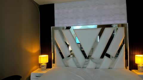 Snapshot of linda4petite chatting on December 22, 2025, 6:05 pm Linda online show from December 22, 2025, 6:05 pm