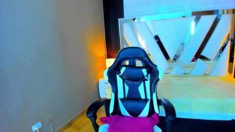 Snapshot of linda4petite chatting on January 14, 2026, 6:46 pm Linda online show from January 14, 2026, 6:46 pm