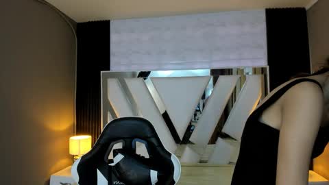 Snapshot of linda4petite chatting on February 4, 2026, 6:47 pm Linda online show from February 4, 2026, 6:47 pm