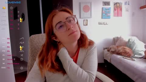 Giggles  online show from December 19, 2024, 3:19 pm