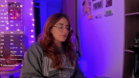 Giggles  online show from October 1, 2025, 3:01 am