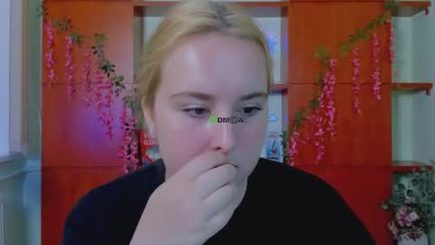 linda_lynx online show from July 17, 2026, 9:05 am