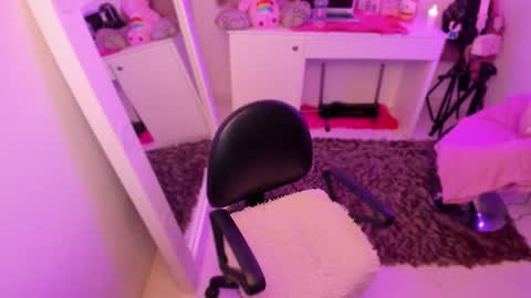 Lindaa maria  online show from November 2, 2025, 5:43 am