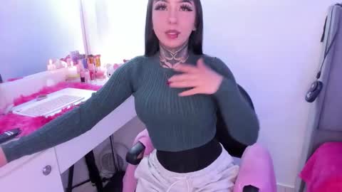 Lindaa maria  online show from December 4, 2025, 1:48 am