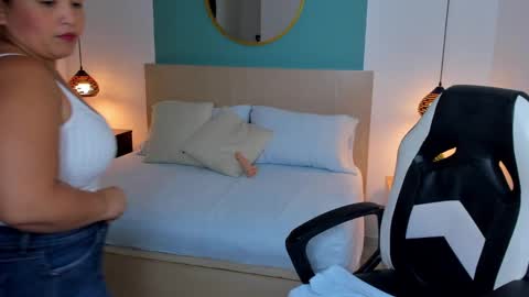 Snapshot of linda_rios_ chatting on January 9, 2025, 7:18 pm L I N D A online show from January 9, 2025, 7:18 pm