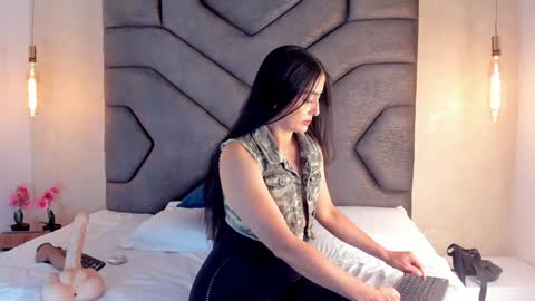 Snapshot of linda_saenz1 chatting on February 6, 2025, 11:54 am Linda Saenz online show from February 6, 2025, 11:54 am