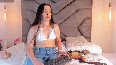 Snapshot of linda_saenz1 chatting on March 5, 2025, 6:12 pm Linda Saenz online show from March 5, 2025, 6:12 pm