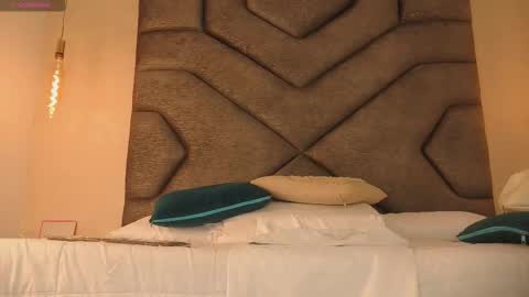 Snapshot of linda_saenz1 chatting on October 18, 2025, 11:33 am Linda Saenz online show from October 18, 2025, 11:33 am