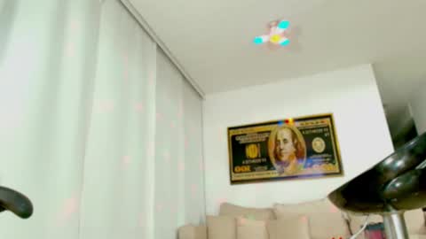 Snapshot of linda_xx90 chatting on January 24, 2025, 4:16 am LAURA RAMIREZ online show from January 24, 2025, 4:16 am