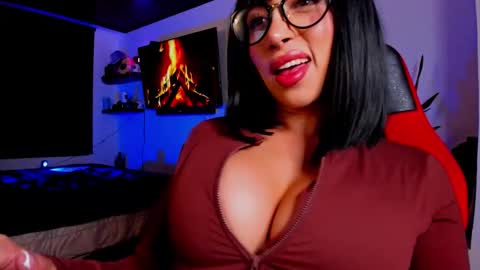 Snapshot of lindacherie chatting on November 12, 2025, 1:17 am Linda online show from November 12, 2025, 1:17 am