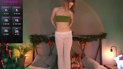 Snapshot of lindathacker chatting on December 17, 2024, 4:45 am your Linda is back online show from December 17, 2024, 4:45 am