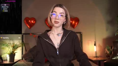 Snapshot of lindathacker chatting on February 19, 2025, 4:55 am your Linda is back online show from February 19, 2025, 4:55 am