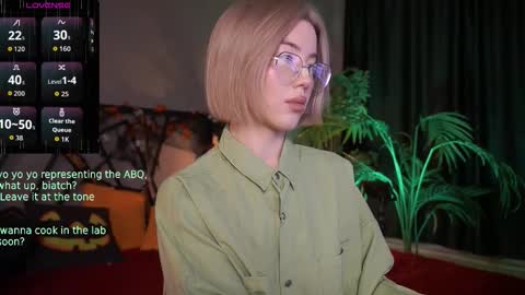 Snapshot of lindathacker chatting on October 27, 2025, 4:16 am your Linda is back online show from October 27, 2025, 4:16 am