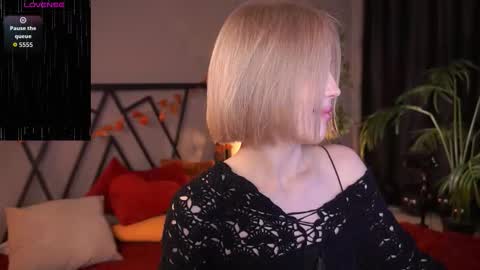 Snapshot of lindathacker chatting on November 13, 2025, 4:33 am your Linda is back online show from November 13, 2025, 4:33 am