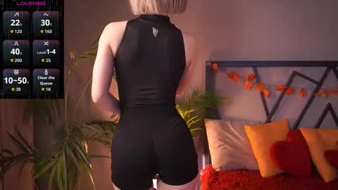 Snapshot of lindathacker chatting on November 15, 2025, 4:21 am your Linda is back online show from November 15, 2025, 4:21 am