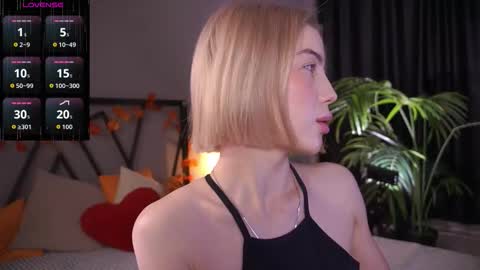 Snapshot of lindathacker chatting on November 28, 2025, 4:37 am your Linda is back online show from November 28, 2025, 4:37 am