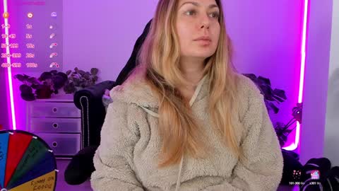 Snapshot of lindawhite_ chatting on January 21, 2025, 9:57 pm Linda -- online show from January 21, 2025, 9:57 pm