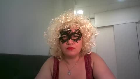 Snapshot of lindaxsmile chatting on February 12, 2025, 11:20 pm LindaXSmile online show from February 12, 2025, 11:20 pm