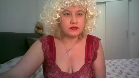 Snapshot of lindaxsmile chatting on February 13, 2025, 11:37 pm LindaXSmile online show from February 13, 2025, 11:37 pm
