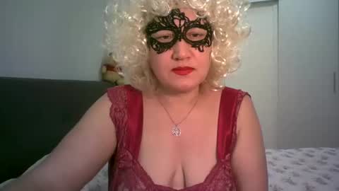 Snapshot of lindaxsmile chatting on February 16, 2025, 10:10 pm LindaXSmile online show from February 16, 2025, 10:10 pm