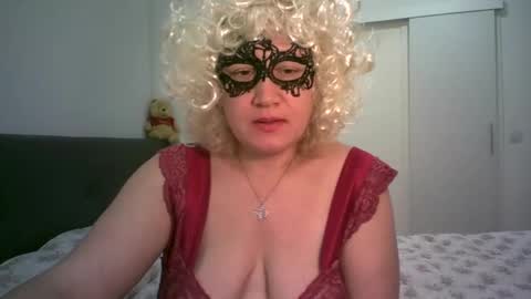 Snapshot of lindaxsmile chatting on February 17, 2025, 9:52 pm LindaXSmile online show from February 17, 2025, 9:52 pm