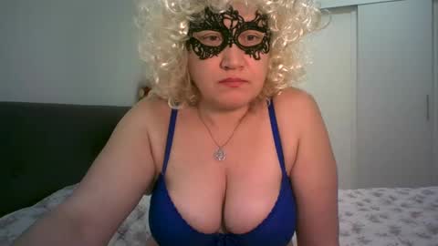 Snapshot of lindaxsmile chatting on February 18, 2025, 8:25 pm LindaXSmile online show from February 18, 2025, 8:25 pm