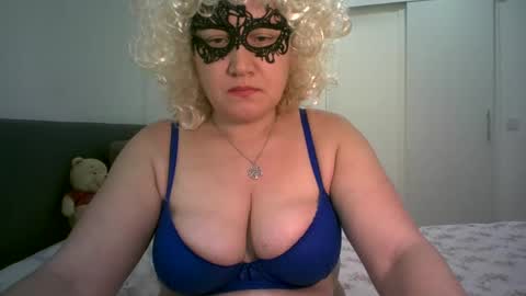 Snapshot of lindaxsmile chatting on February 21, 2025, 8:16 pm LindaXSmile online show from February 21, 2025, 8:16 pm