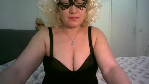 Snapshot of lindaxsmile chatting on February 23, 2025, 9:37 pm LindaXSmile online show from February 23, 2025, 9:37 pm