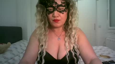 Snapshot of lindaxsmile chatting on March 8, 2025, 12:22 am LindaXSmile online show from March 8, 2025, 12:22 am