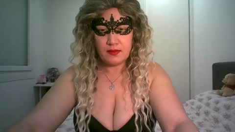 Snapshot of lindaxsmile chatting on March 8, 2025, 6:47 pm LindaXSmile online show from March 8, 2025, 6:47 pm