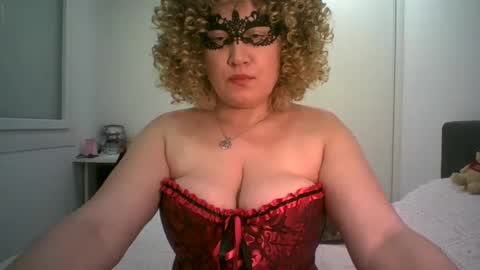 Snapshot of lindaxsmile chatting on March 12, 2025, 10:17 pm LindaXSmile online show from March 12, 2025, 10:17 pm