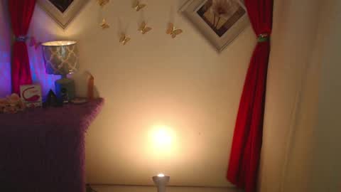 Snapshot of lindsay_evanz chatting on March 4, 2025, 9:40 am Lindsay online show from March 4, 2025, 9:40 am