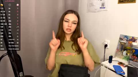 Kate online show from November 5, 2025, 7:47 pm