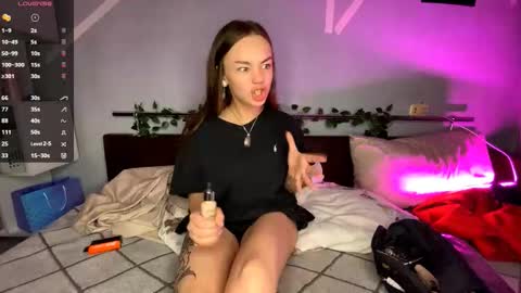 Kate online show from November 21, 2025, 2:27 pm