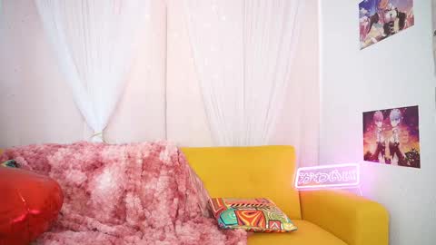 Snapshot of lindseywest chatting on February 14, 2025, 10:49 am Lindsey online show from February 14, 2025, 10:49 am