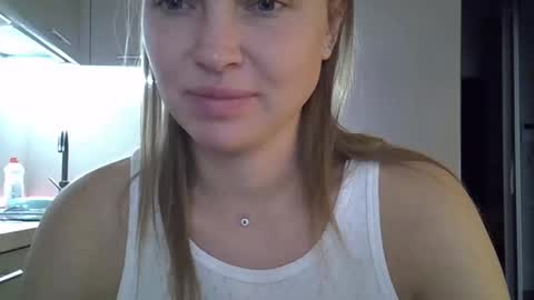 Snapshot of lindsisecret chatting on October 5, 2025, 8:01 am Anna online show from October 5, 2025, 8:01 am