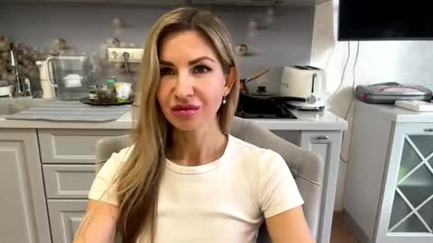 Snapshot of lindsyzinda chatting on February 6, 2026, 6:07 am Rita online show from February 6, 2026, 6:07 am