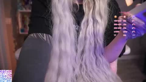 Lina online show from February 10, 2026, 7:29 pm