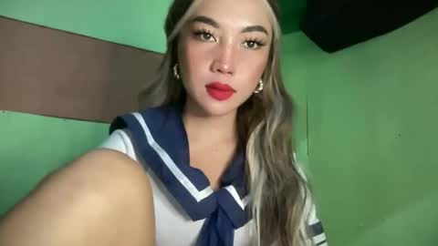 linkingqueens online show from December 14, 2025, 4:01 pm