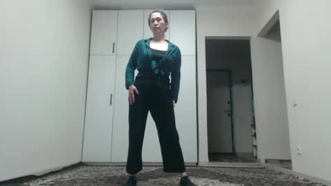 LinKissKiss online show from April 17, 2026, 7:00 am