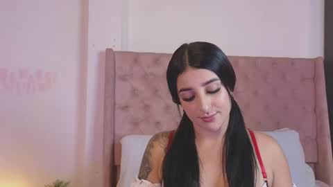 Snapshot of linoshka_1 chatting on February 11, 2026, 8:58 pm Luciana online show from February 11, 2026, 8:58 pm