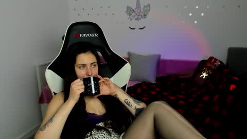 Snapshot of linphea chatting on January 18, 2026, 6:23 pm Tina online show from January 18, 2026, 6:23 pm