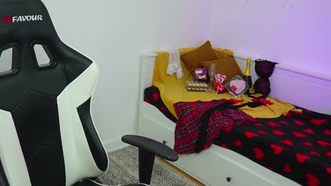 Snapshot of linphea chatting on February 14, 2026, 7:10 pm Tina online show from February 14, 2026, 7:10 pm