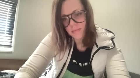 Snapshot of linusloves chatting on February 2, 2026, 3:22 pm linusloves online show from February 2, 2026, 3:22 pm