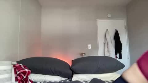 Snapshot of linusloves chatting on February 8, 2026, 8:01 pm linusloves online show from February 8, 2026, 8:01 pm