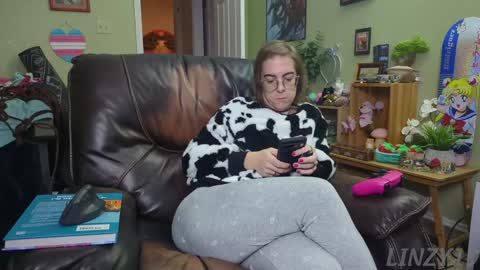 Linzy19 online show from January 19, 2025, 3:50 am